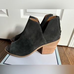 Susina brand booties for women. Size 8